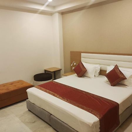Hotel Xenia Varanasi Exterior foto
