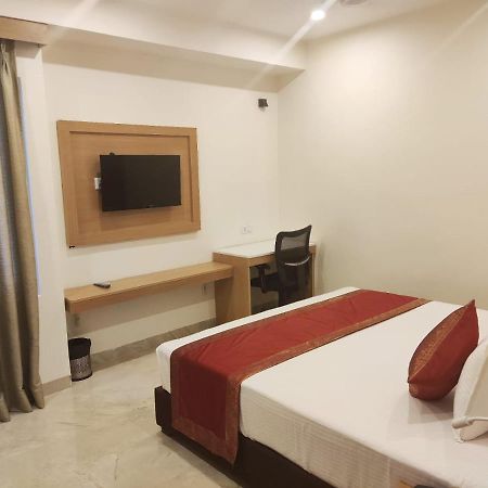 Hotel Xenia Varanasi Exterior foto