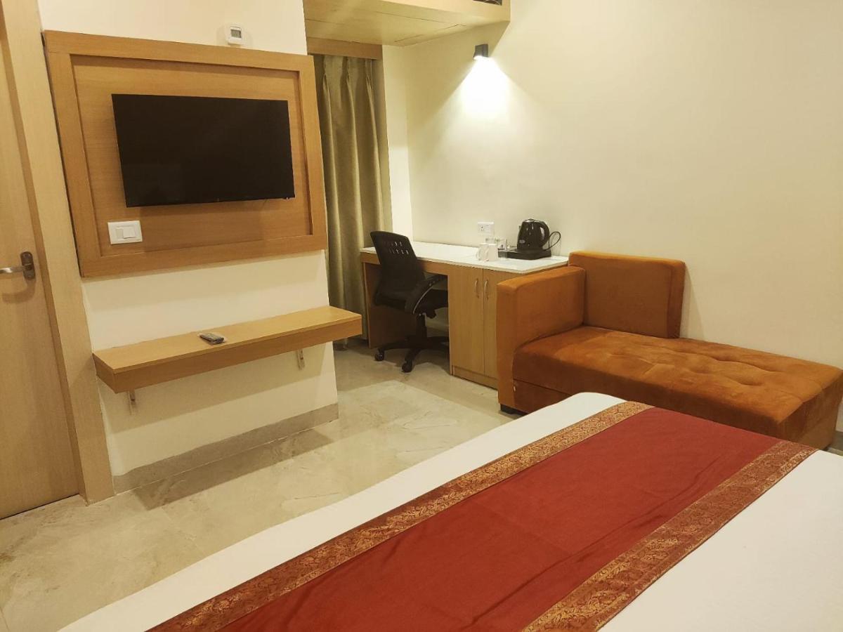 Hotel Xenia Varanasi Exterior foto