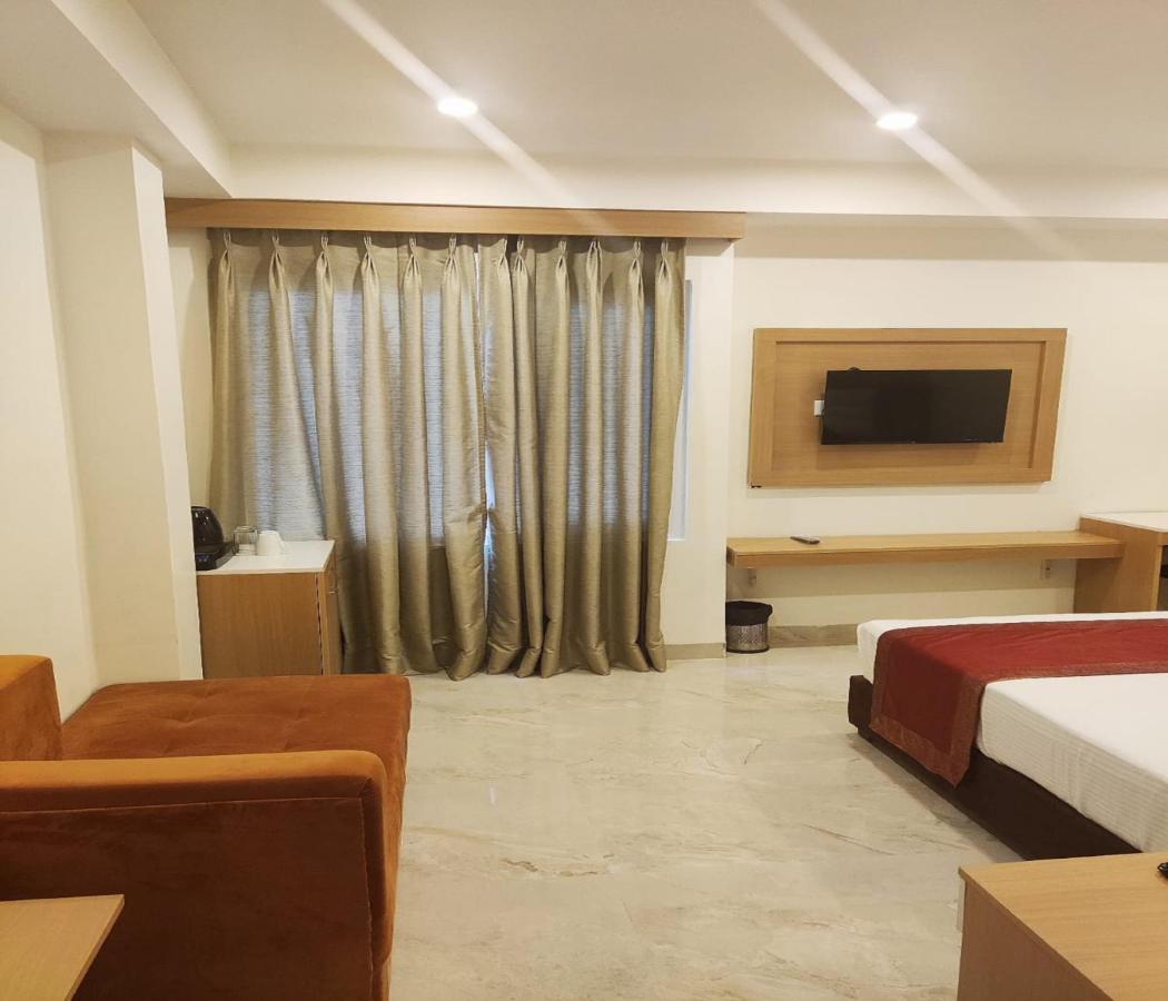 Hotel Xenia Varanasi Exterior foto